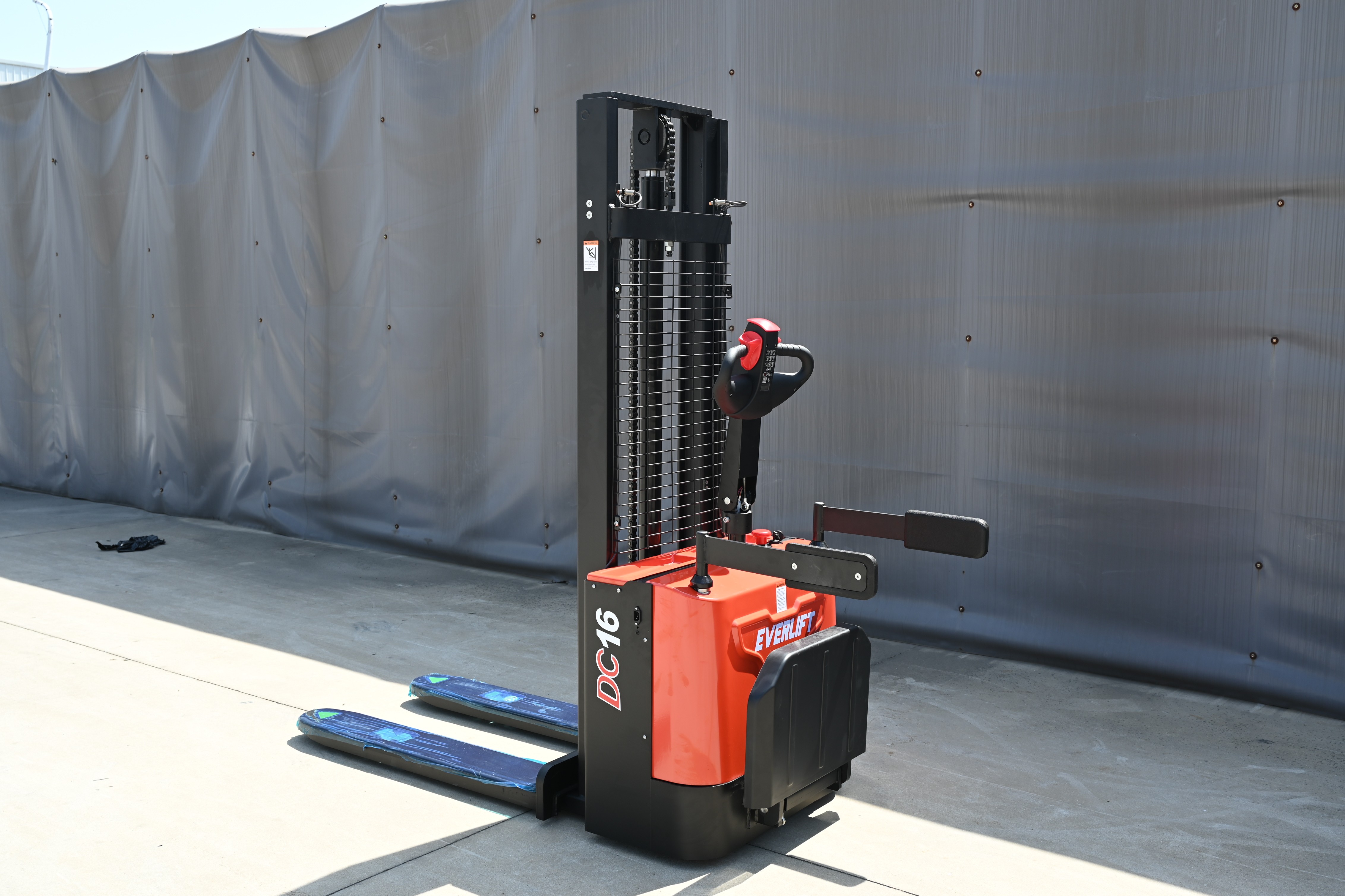 Everlift 1500 kg 2000 kg 3m Pallet Liftter Battery Potence Mociler con soporte en el pedal de la plataforma
