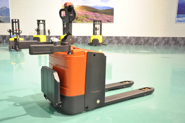 Transpaleta eléctrica con conductor de 2 toneladas, 2,5 toneladas y 3 toneladas con sistema de conducción de CA CURTIS de EE. UU., batería sin mantenimiento ELEP-20/25/30